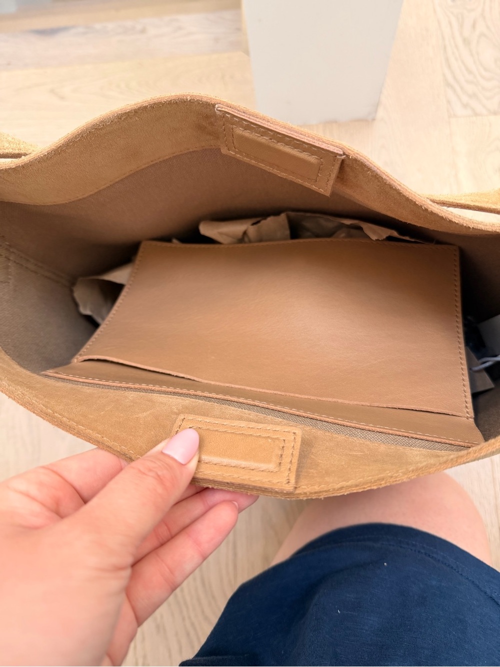 Madewell Essentials Suede Bucket Bag - Picture 5 of 8